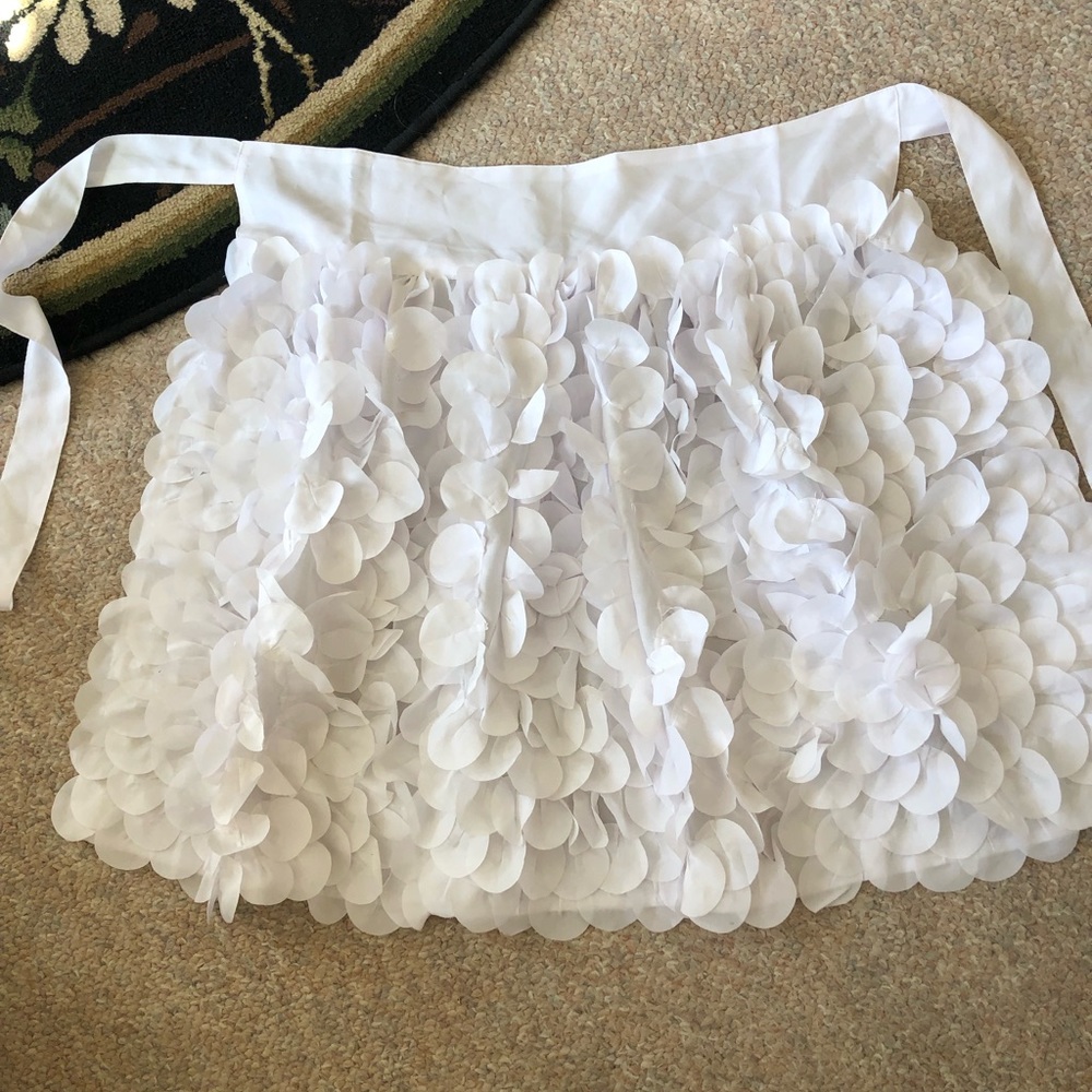 $5 bundle! Fun little detailed apron!